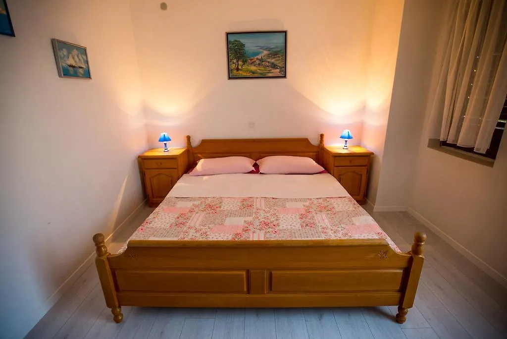 Apartments And Rooms Mare-Monti Starigrad Paklenica