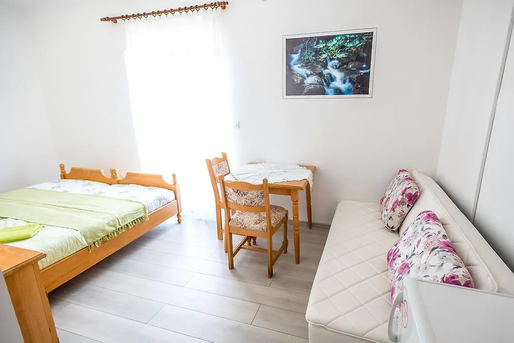 Apartments And Rooms Mare-Monti Stari Grad