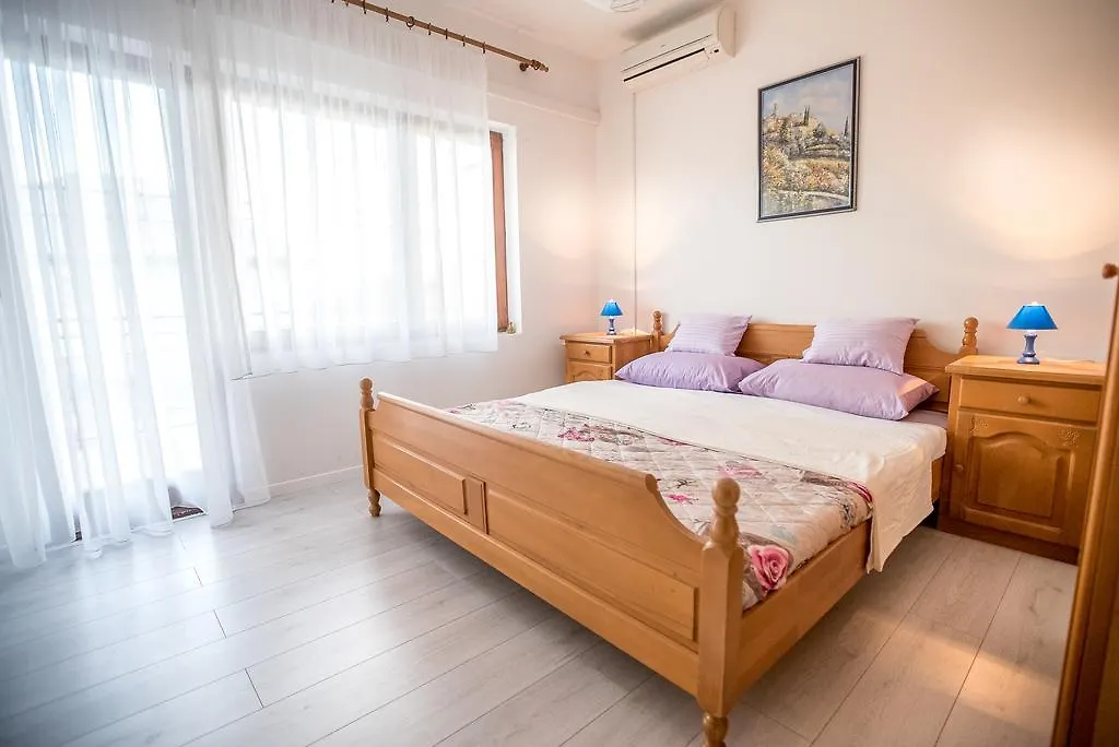 Apartments And Rooms Mare-Monti Stari Grad