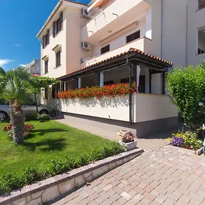 Dujmović Ivo 2 Apartament Baška